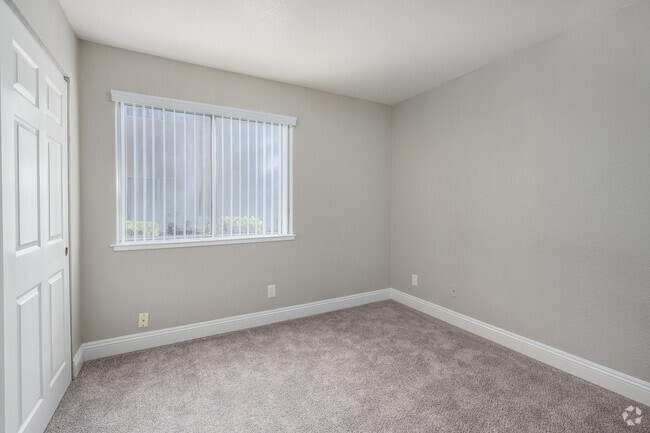 2BR, 2BA - 850SF - Second Bedroom