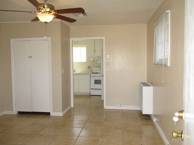 Photo - 117 W Robertson Rd Unit B