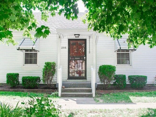 Building Photo - 2106 Fort St Rental