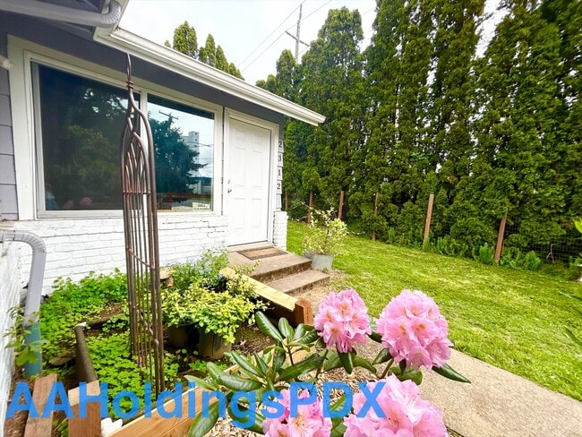 Photo - 2312 NE Lombard St