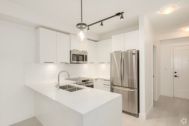 1BR, 1BA w/ Den - 640SF - Kitchen - Equinox