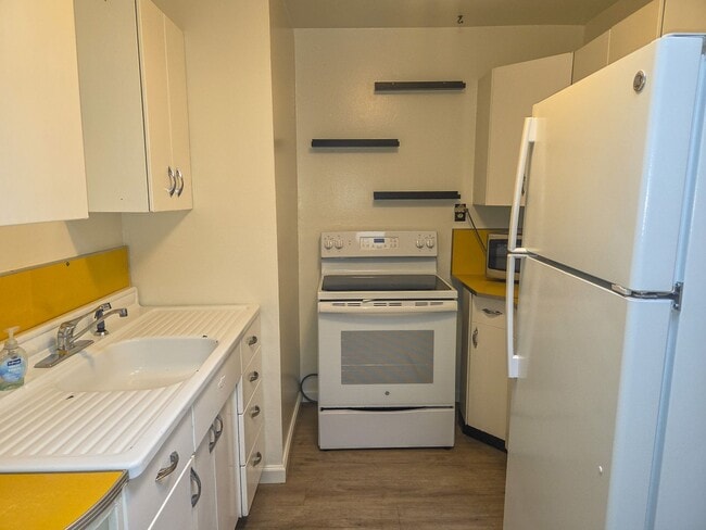 Photo - Charming Duplex Style 1 Bedroom 1 Bathroom Menlo Park Bungalow!