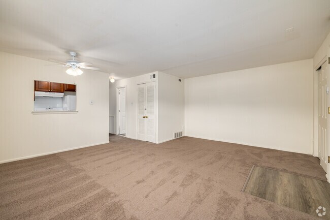 1BR, 1BA - 700SF - Living Room