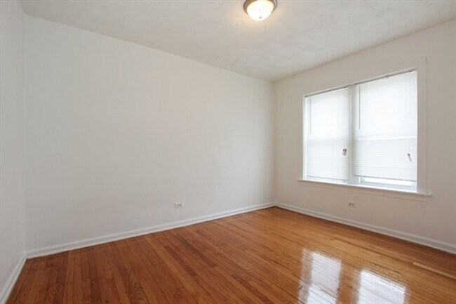 Photo - 7601 S Coles Ave Chicago, IL 60649