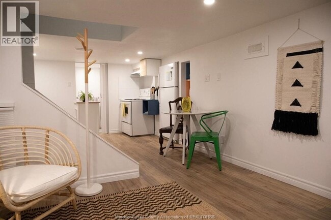 Photo - 758 Pierre Ave