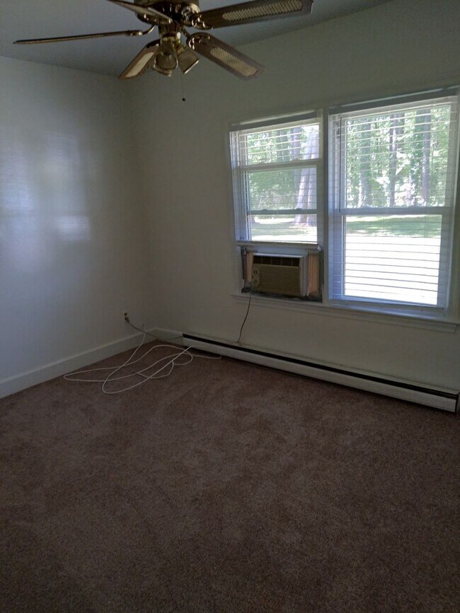 725 1/2 Bellwood Road, Hampton, VA 23666 Rental House Rental in
