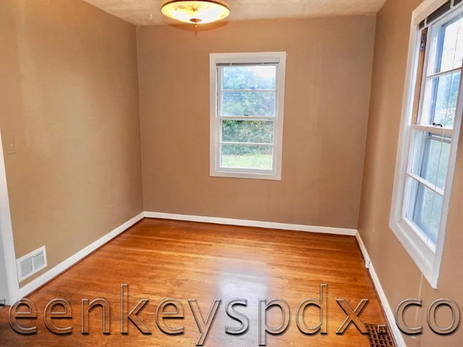 Photo - 7224 N Omaha Ave