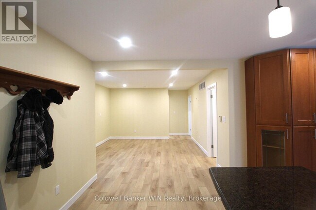 Photo - 460 Main St N Unit 1