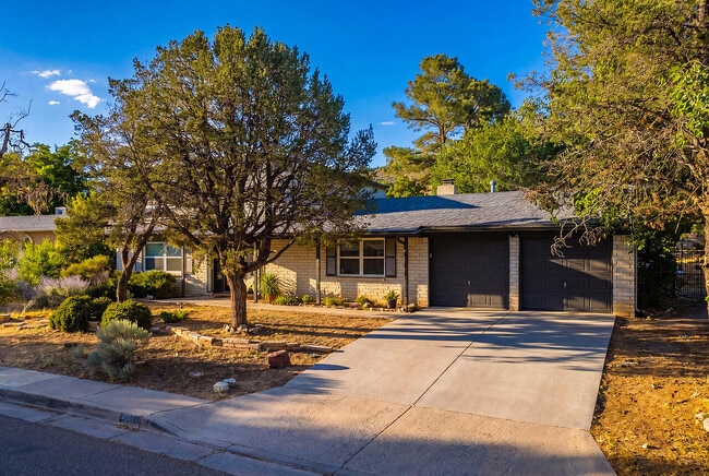 Building Photo - 3008 Matador Dr NE