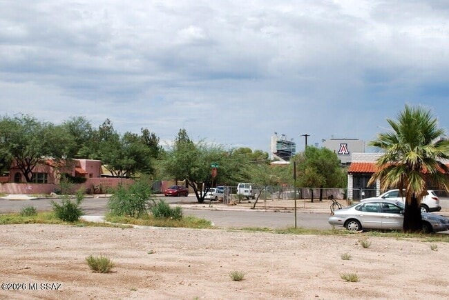 Photo - 1604 E 10th St