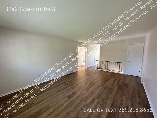 Photo - 3942 Camelot Dr SE