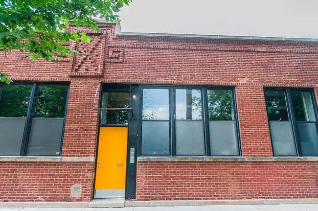 Building Photo - RAVENSWOOD - BEAUTIFUL AND LARGE LOFT FOR ...