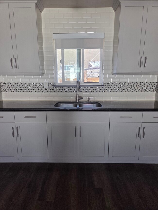 553 Chatsworth Dr Unit 1