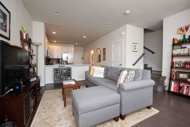 Photo - 1907 Richmond Hwy