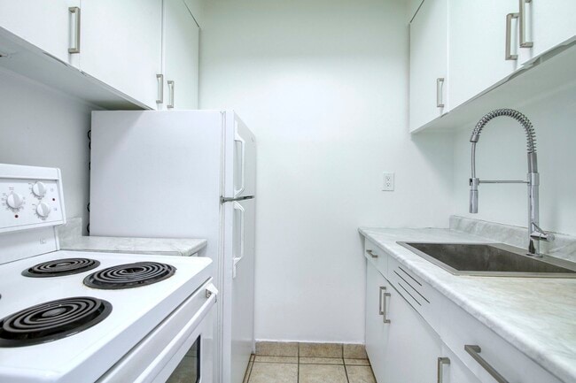 Building Photo - 3455 Rue Aylmer Unit 902