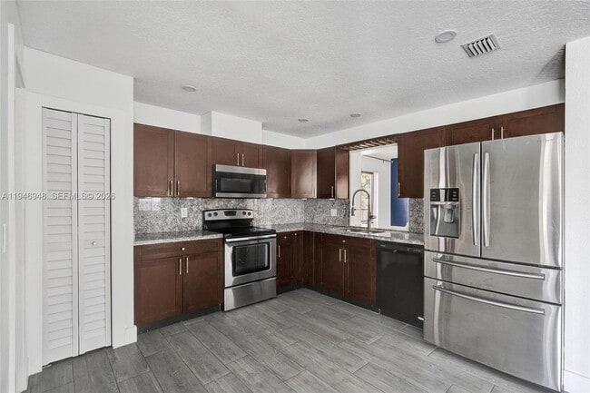 Photo - 8105 SW 19th St