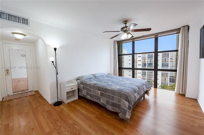 Photo - 17011 N Bay Rd Unit 906