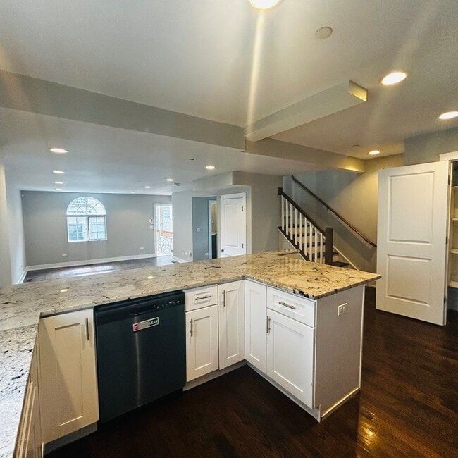 Photo - 1730 W Nelson St
