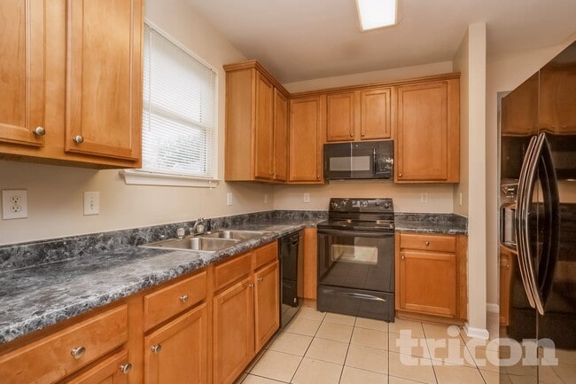 Photo - 605 Kaylins Ct SW