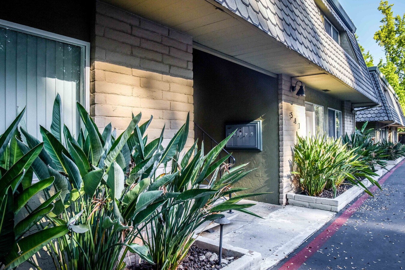 Laurelwood Apartments - Laurelwood Apartments
