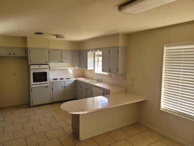 Photo - 6084 W Roundbunch Rd