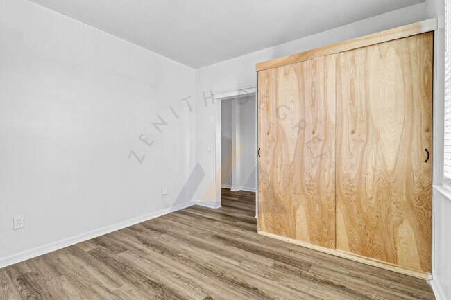 Photo - 120 Hiatus Ct