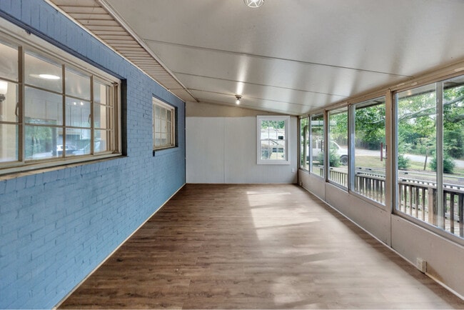 Photo - 507 Eskew Cir
