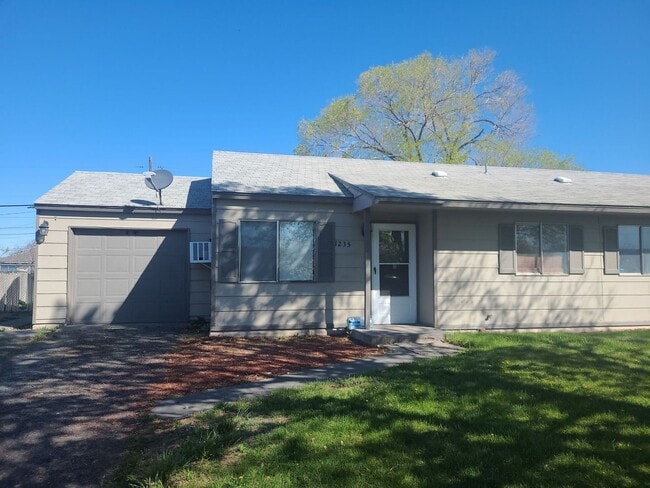 1233/1235 Pershing - 1233/1235 Pershing Apartment Unit 1235 Pershing