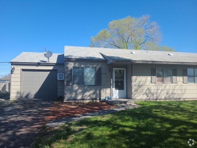 Building Photo - 1233/1235 Pershing Unit 1235 Pershing Rental
