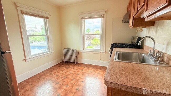 Photo - 104 Thompson St