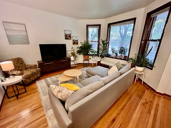 Photo - 906 N Oakley Blvd Unit #1