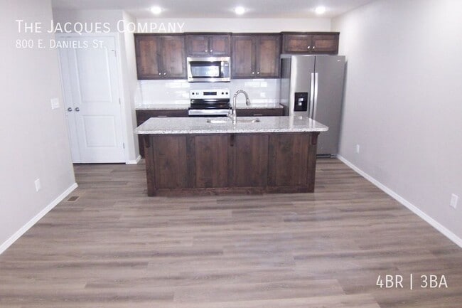 Photo - 800 E Daniels St