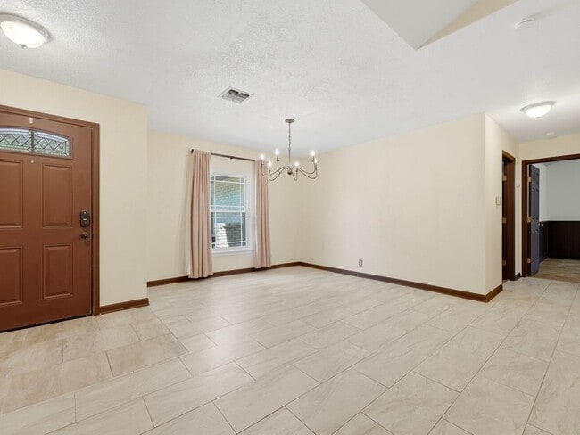 Photo - 1114 Churing Dr
