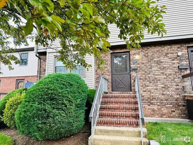Building Photo - 811 Maple Hill Dr Rental