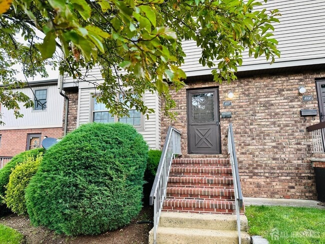 Photo - 811 Maple Hill Dr Condo