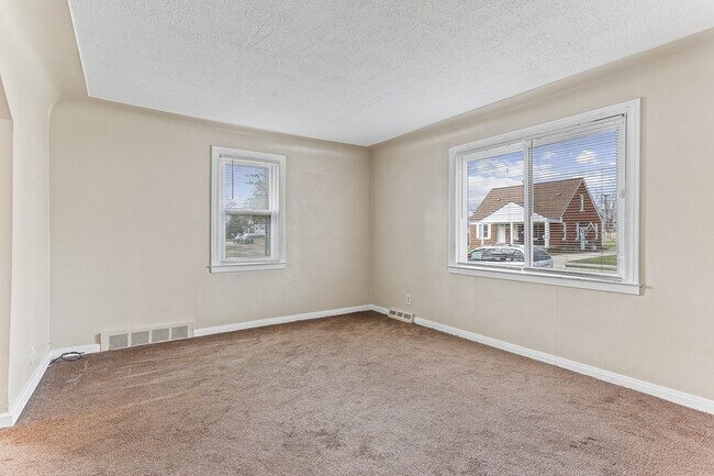 Photo - 23100 Shakespeare Ave