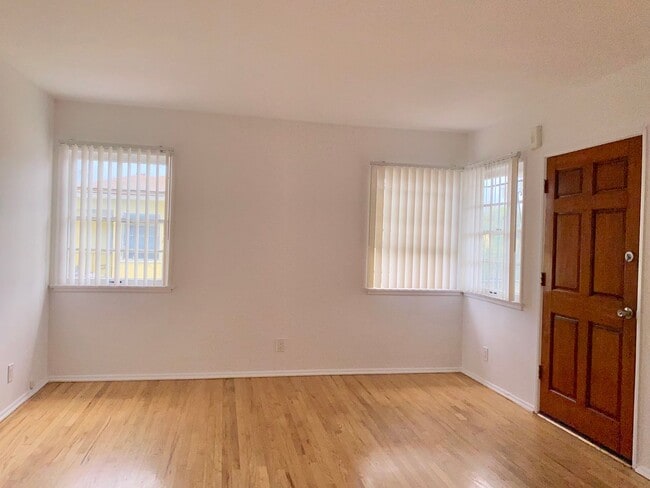 Photo - 360 Rennie Ave Unidad 1