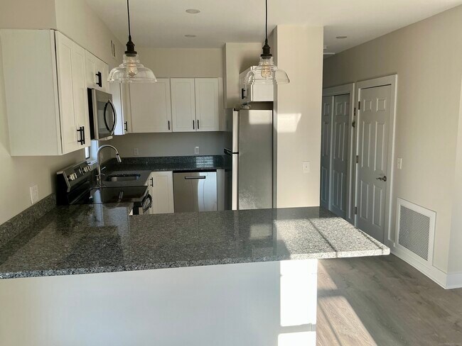 Photo - 17 Willow St Unit 2