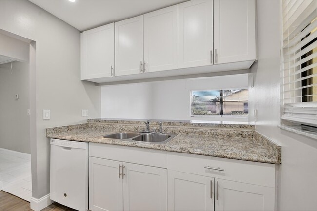 Photo - 484 Springdale Cir