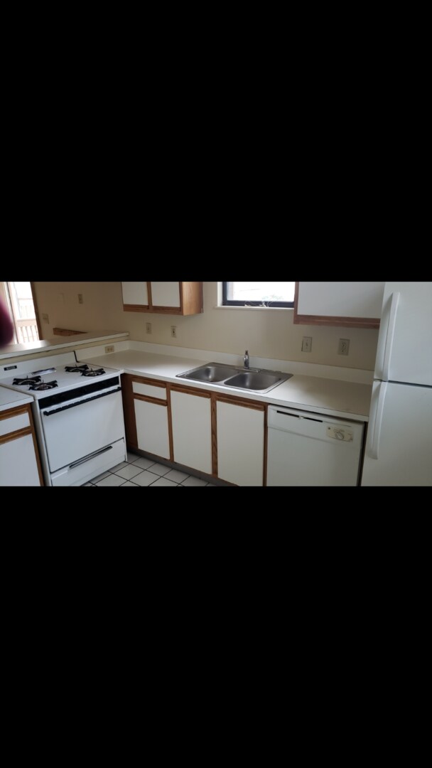 Photo - 194 E 14th Ave Unidad C