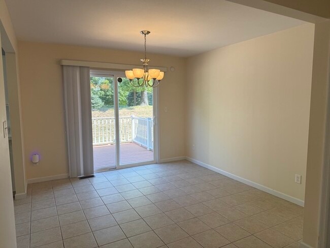 Rockwood Schools 3 Bedroom 2 full baths and 2 half Baths
