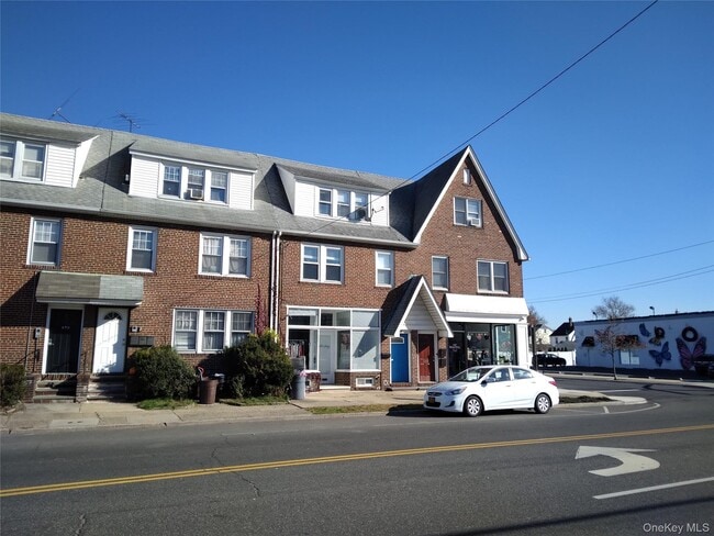 Building Photo - 666 Willis Ave