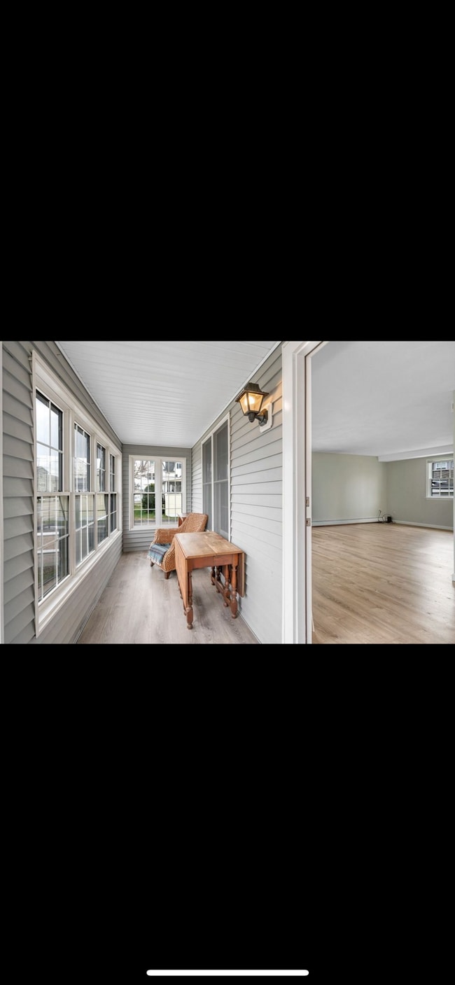 Photo - 561 North End Blvd