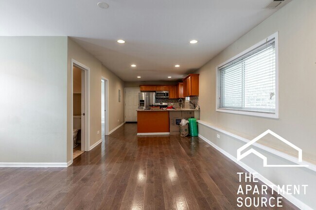 Photo - 1530 N Greenview Ave Unit 2F