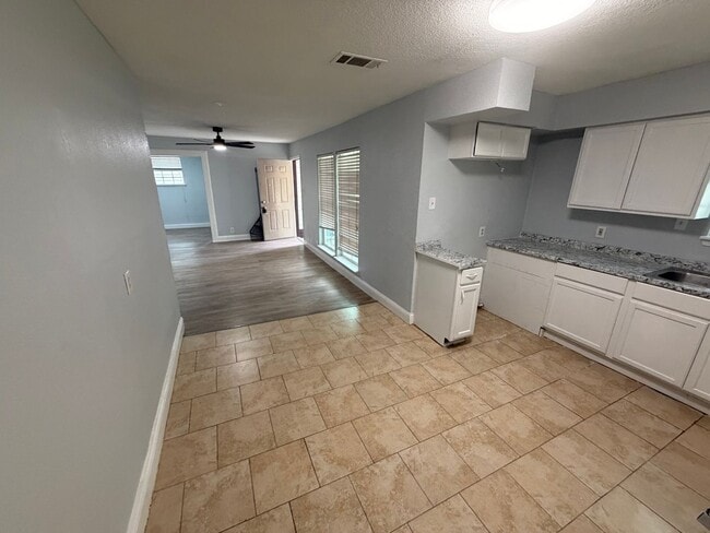 Photo - 3002 Shenstone Dr