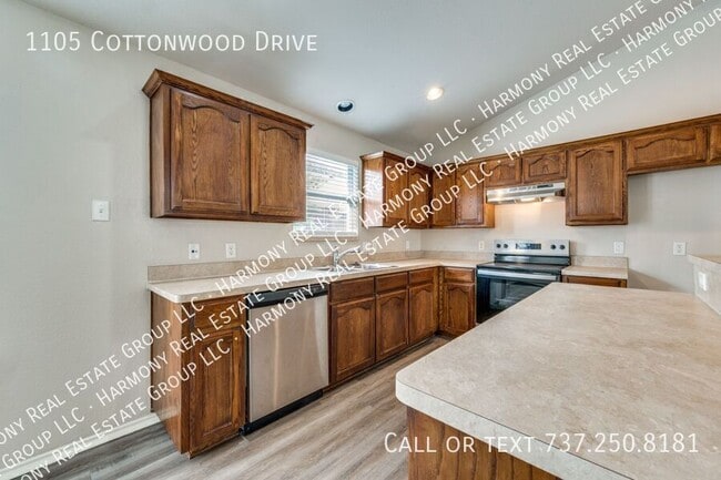 1105 W Cottonwood Dr