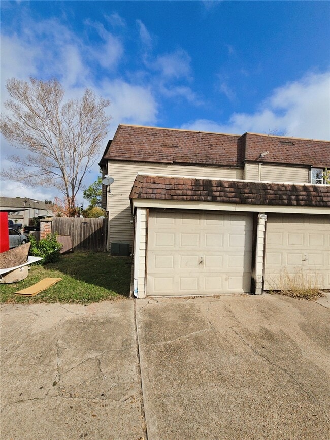 Photo - 8379 La Roche Ln