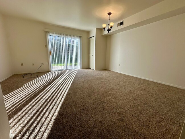 Photo - North Hills 3 Bedroom Townhome! In-Unit Wa... Unit 407