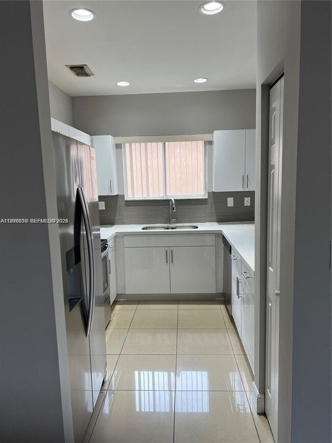 Building Photo - 3389 NE 4th St