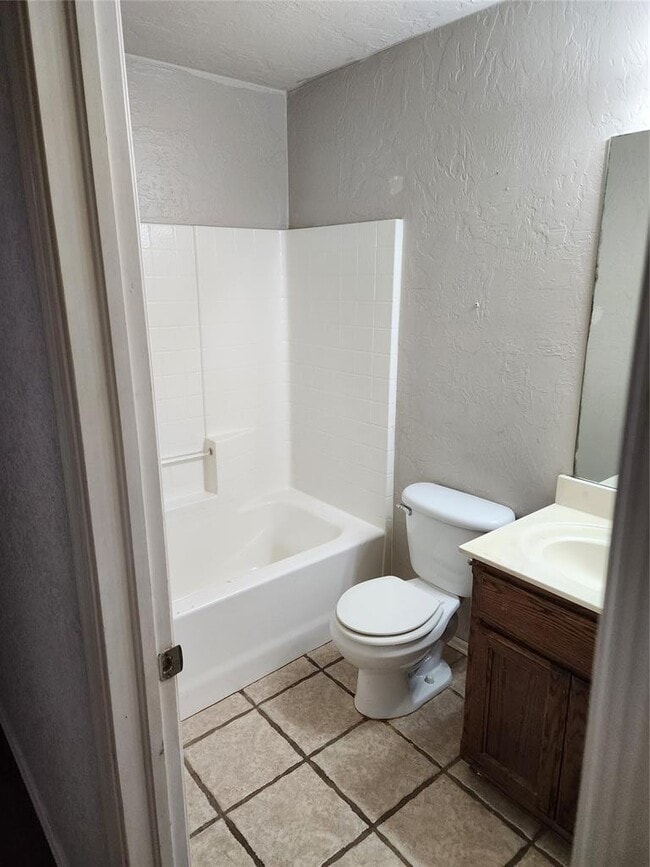 Photo - 212 Cambridge Dr